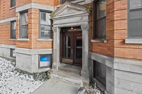 Photo of 667 W Barry Avenue #3N, Chicago, IL 60657 (MLS # 12536711)