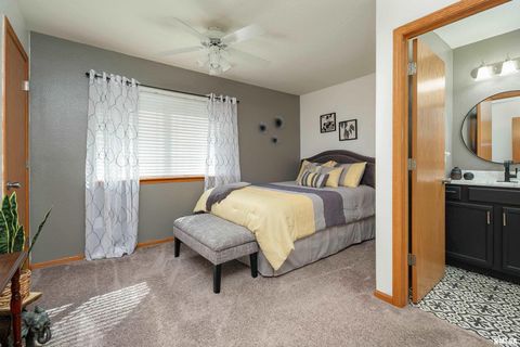 Tiny photo for 1729 Jenna Drive, Davenport, IA 52804 (MLS # QC4267759)