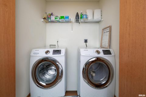 Tiny photo for 1729 Jenna Drive, Davenport, IA 52804 (MLS # QC4267759)