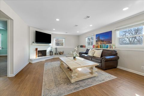 Tiny photo for 19 Golfview Lane, Lake Barrington, IL 60010 (MLS # 12552238)