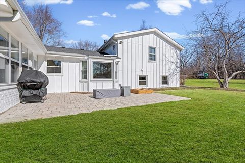 Tiny photo for 19 Golfview Lane, Lake Barrington, IL 60010 (MLS # 12552238)