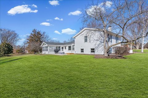 Tiny photo for 19 Golfview Lane, Lake Barrington, IL 60010 (MLS # 12552238)