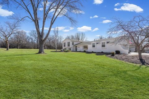 Tiny photo for 19 Golfview Lane, Lake Barrington, IL 60010 (MLS # 12552238)