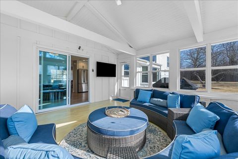 Tiny photo for 19 Golfview Lane, Lake Barrington, IL 60010 (MLS # 12552238)