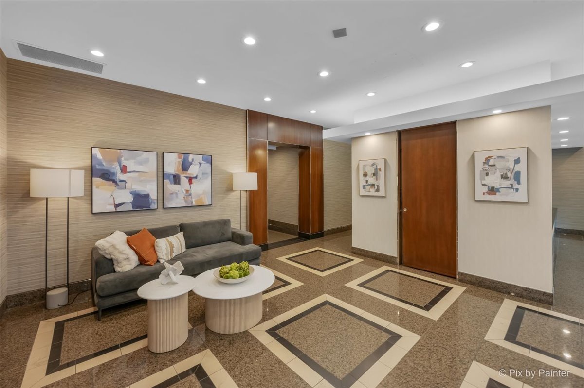 30 E Huron Street 1207