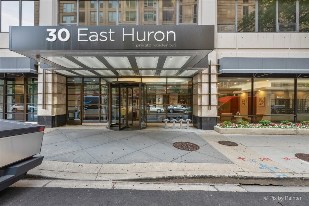 30 E Huron Street 1207