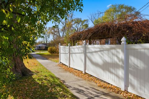 Tiny photo for 1700 Marguerite Street, Park Ridge, IL 60068 (MLS # 12600968)