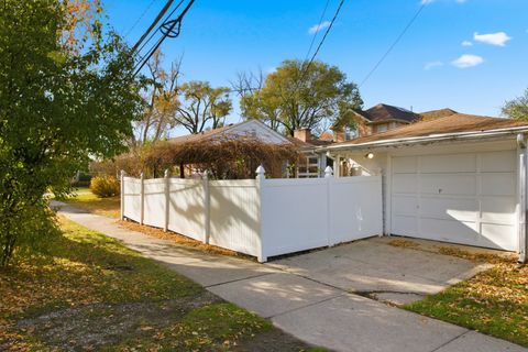 Tiny photo for 1700 Marguerite Street, Park Ridge, IL 60068 (MLS # 12600968)