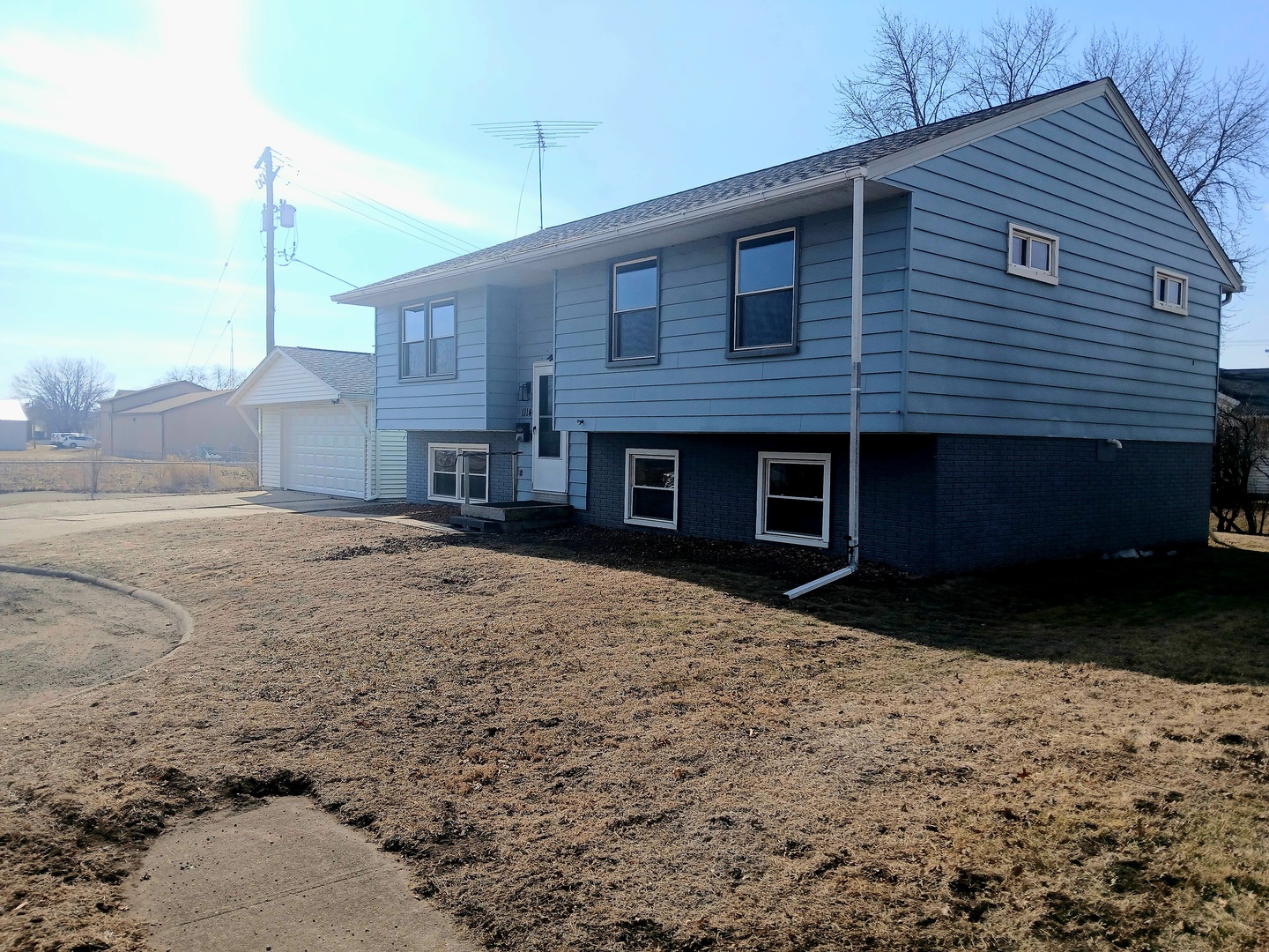 1114 Suncrest Drive