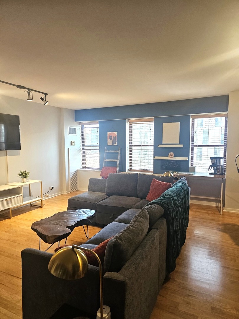 40 E 9th Street 1103