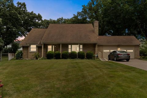 225 Ironwood Drive Lindenhurst IL 60046