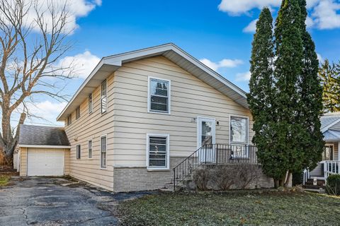Photo of 1112 Adams Avenue, Wauconda, IL 60084 (MLS # 12593091)