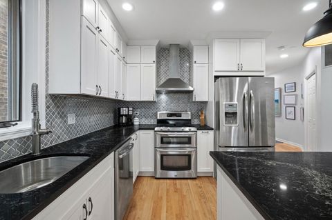 Tiny photo for 1420 W Hollywood Avenue #2, Chicago, IL 60660 (MLS # 12627315)