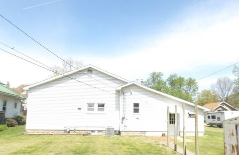 Tiny photo for 114 E 7th Street, Flora, IL 62839 (MLS # 12629304)