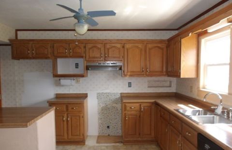 Tiny photo for 114 E 7th Street, Flora, IL 62839 (MLS # 12629304)