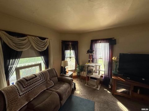 Tiny photo for 2528 FARNAM Street, Davenport, IA 52803 (MLS # QC4267133)