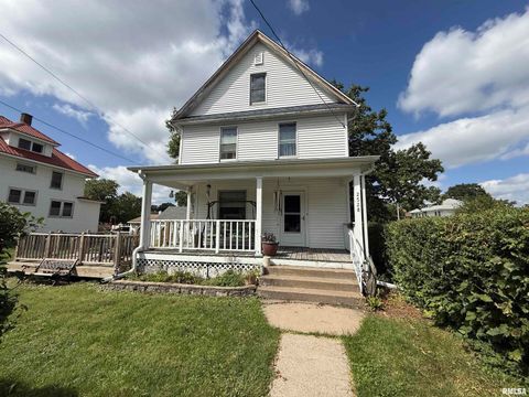 Photo of 2528 FARNAM Street, Davenport, IA 52803 (MLS # QC4267133)