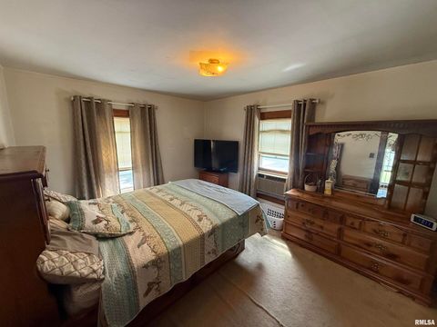 Tiny photo for 2528 FARNAM Street, Davenport, IA 52803 (MLS # QC4267133)