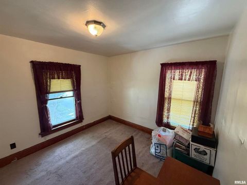 Tiny photo for 2528 FARNAM Street, Davenport, IA 52803 (MLS # QC4267133)