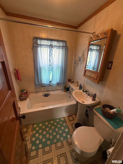 Tiny photo for 2528 FARNAM Street, Davenport, IA 52803 (MLS # QC4267133)