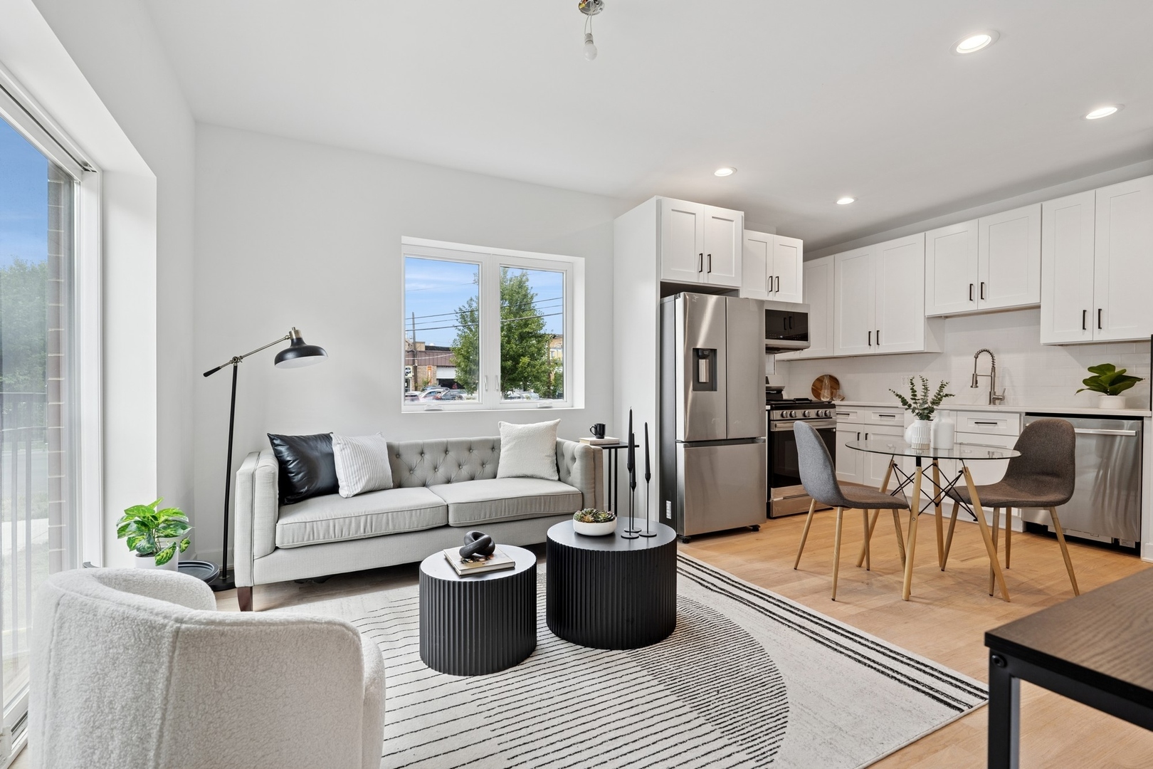 6753 N Hermitage Avenue 3A