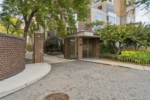 Tiny photo for 1740 N CLARK Street #1733, Chicago, IL 60614 (MLS # 12499481)