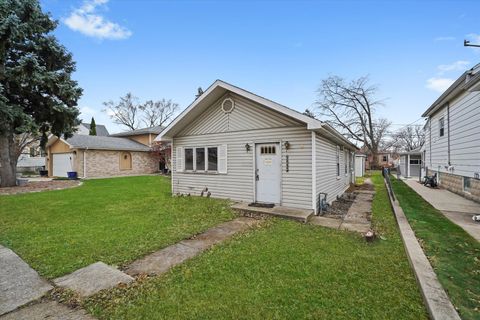 Tiny photo for 9552 S California Avenue, Evergreen Park, IL 60805 (MLS # 12526217)