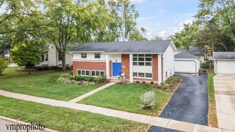 Photo of 1207 E Sayles Drive, Palatine, IL 60074 (MLS # 12500776)