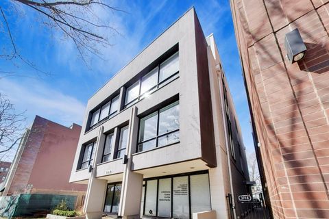 Photo of 3718 N Ashland Avenue #302, Chicago, IL 60613 (MLS # 12599493)