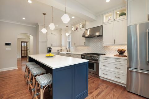 Tiny photo for 833 Lincoln Street, Evanston, IL 60201 (MLS # 12587794)