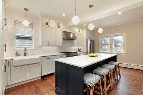 Tiny photo for 833 Lincoln Street, Evanston, IL 60201 (MLS # 12587794)