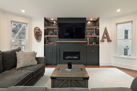 Tiny photo for 833 Lincoln Street, Evanston, IL 60201 (MLS # 12587794)