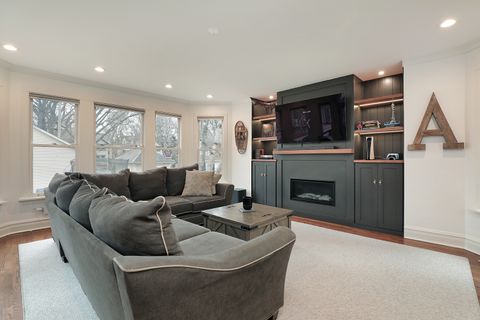 Tiny photo for 833 Lincoln Street, Evanston, IL 60201 (MLS # 12587794)