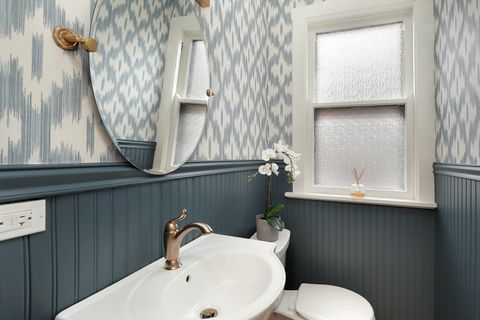 Tiny photo for 833 Lincoln Street, Evanston, IL 60201 (MLS # 12587794)