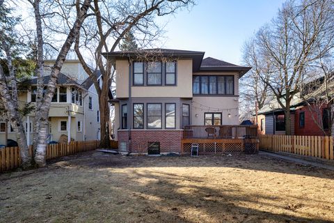 Tiny photo for 833 Lincoln Street, Evanston, IL 60201 (MLS # 12587794)
