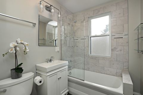 Tiny photo for 833 Lincoln Street, Evanston, IL 60201 (MLS # 12587794)