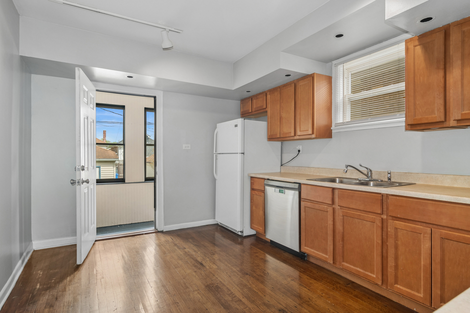 3741 N Nottingham Avenue