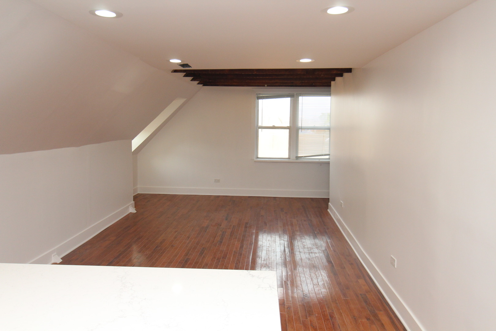 1362 N bosworth Avenue 4A