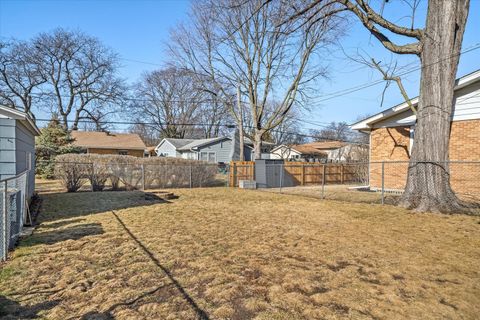 Tiny photo for 10 N Adams Street, North Aurora, IL 60542 (MLS # 12571096)