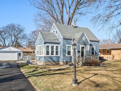 Photo of 10 N Adams Street, North Aurora, IL 60542 (MLS # 12571096)