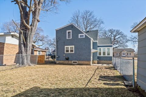 Tiny photo for 10 N Adams Street, North Aurora, IL 60542 (MLS # 12571096)