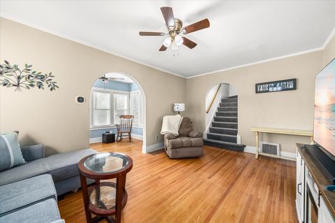 Tiny photo for 10 N Adams Street, North Aurora, IL 60542 (MLS # 12571096)