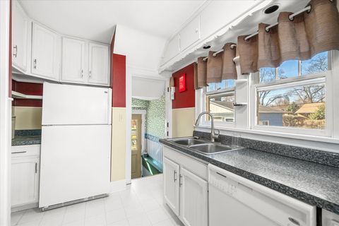 Tiny photo for 10 N Adams Street, North Aurora, IL 60542 (MLS # 12571096)