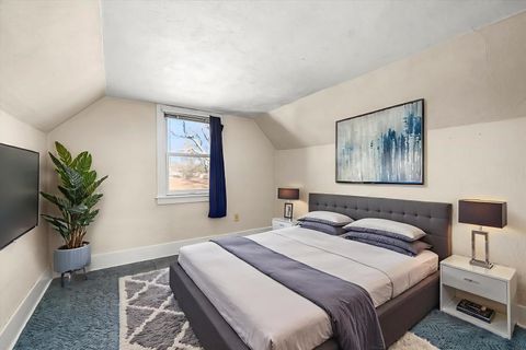 Tiny photo for 10 N Adams Street, North Aurora, IL 60542 (MLS # 12571096)