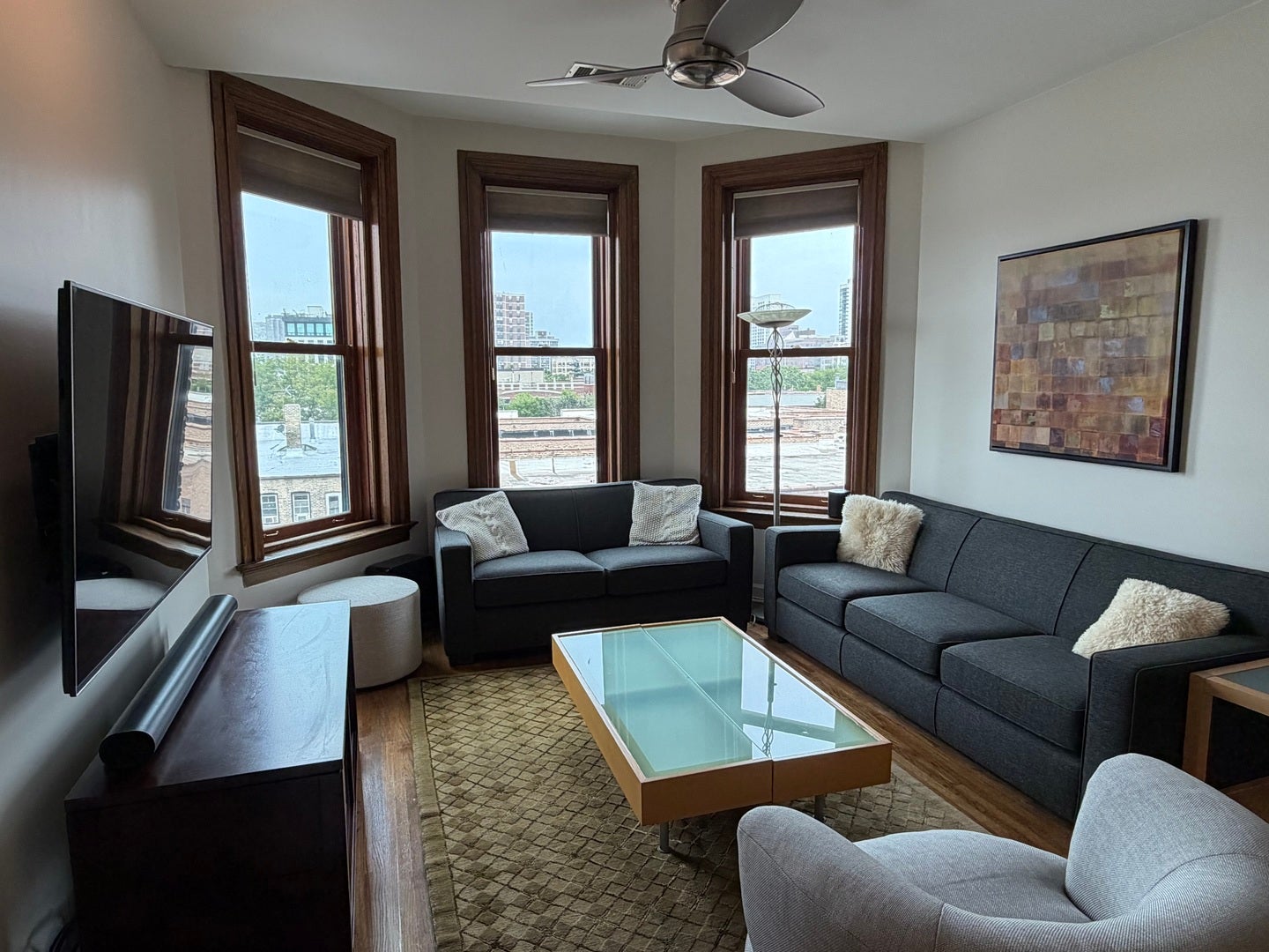 550 W Surf Street 512