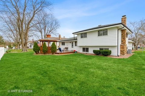 Tiny photo for 17W484 Earl Court, Darien, IL 60561 (MLS # 12594381)
