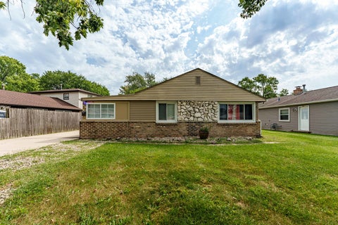 Photo of 5037 Elm Circle Drive, Oak Lawn, IL 60453 (MLS # 12750067)