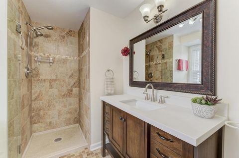 Tiny photo for 1010 W Haven Drive, Arlington Heights, IL 60005 (MLS # 12526190)