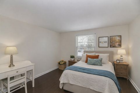 Tiny photo for 1010 W Haven Drive, Arlington Heights, IL 60005 (MLS # 12526190)