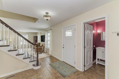 Tiny photo for 1010 W Haven Drive, Arlington Heights, IL 60005 (MLS # 12526190)